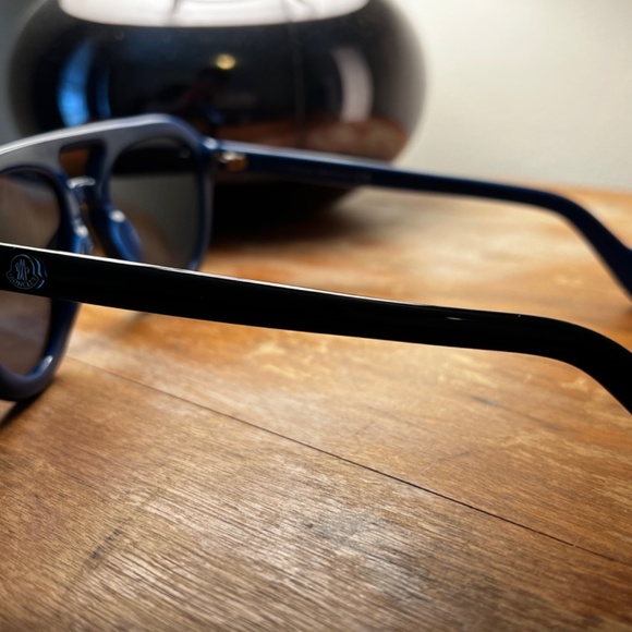 Moncler sunglasses - Picture 6 of 7